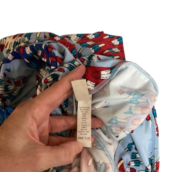 LuLaRoe Women's One Size Leggings Lot of 2 Patriotic Paw Print Colorful Soft - Picture 6 of 6